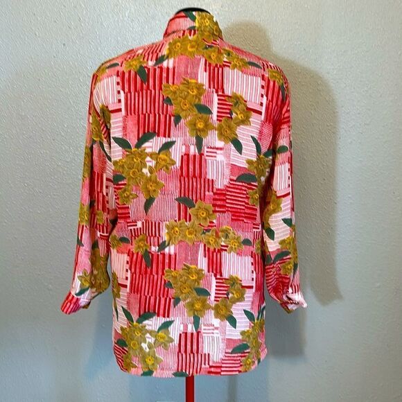 Chloe women’s long sleeve button up top. No size tag. Please see measurements - Picture 5 of 11